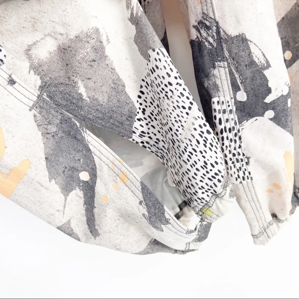 Lululemon Om Pant Mini Art Pop White Multi /Slate Size 4